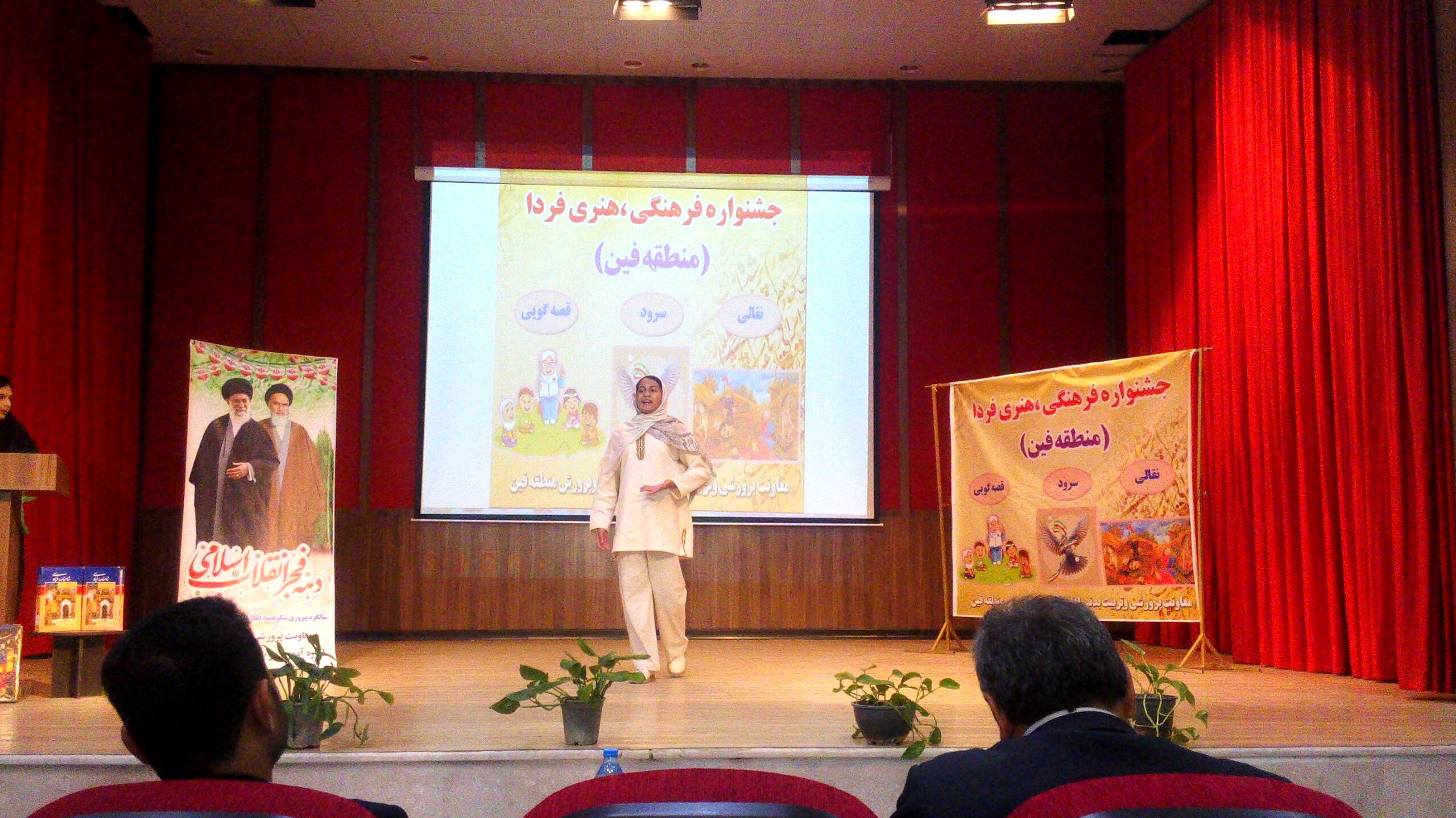 نقالی‌خوانی دانش‌آموزی در فین 