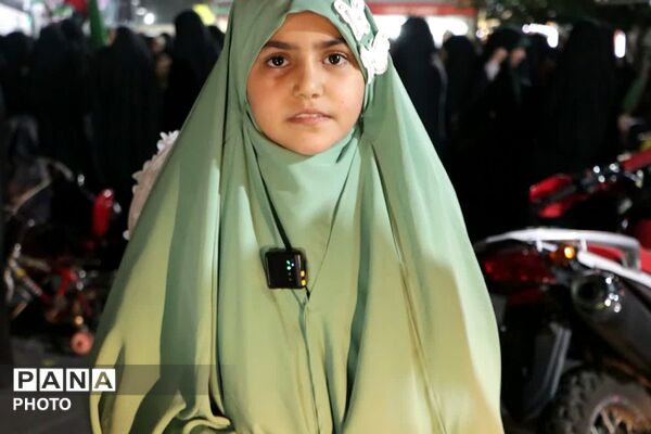 لبخند معنویت در کنار چادر پاکی