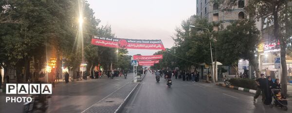هم اکنون خیابان امام رضا (ع) و خیابان فدائیان اسلام در انتظار تشییع رهبر