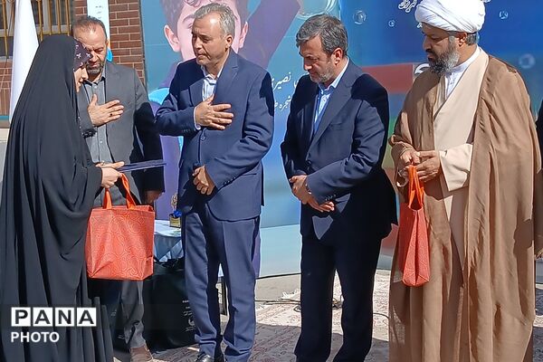 آغاز سال تحصیلی در مدرسه دخترانه مهرنگار باقر شهر با حضور مسئولان 
