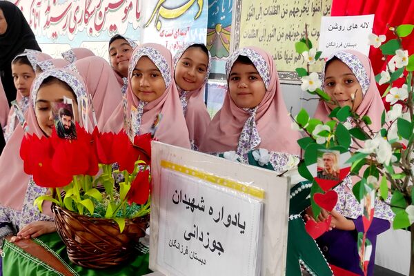 برگزاری جشن‌های باشکوه پیروزی انقلاب اسلامی در مدارس رباط‌کریم