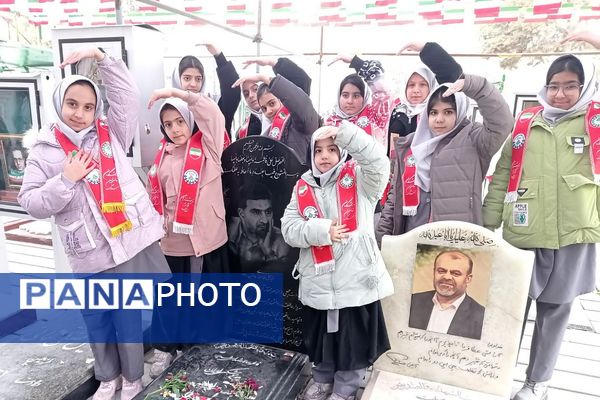 تجدید میثاق دانش‌آموزان پیشتاز ناحیه دو شهرری با امام و شهدا 