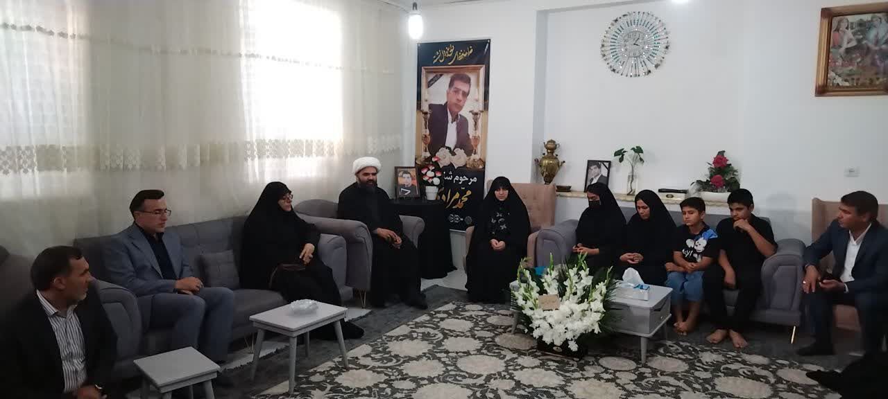 حضور معاون رئیس جمهوری در منازل جان باختگان معدن طبس در بخش انابد
