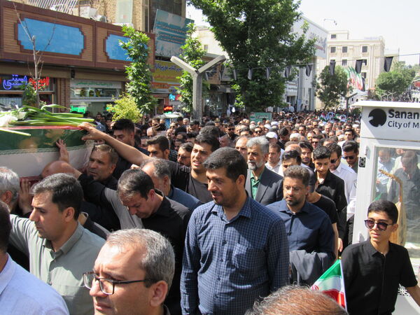 خروش بی‌نظیر سنندج در بدرقه شهید آسمانی رضا بسطامی