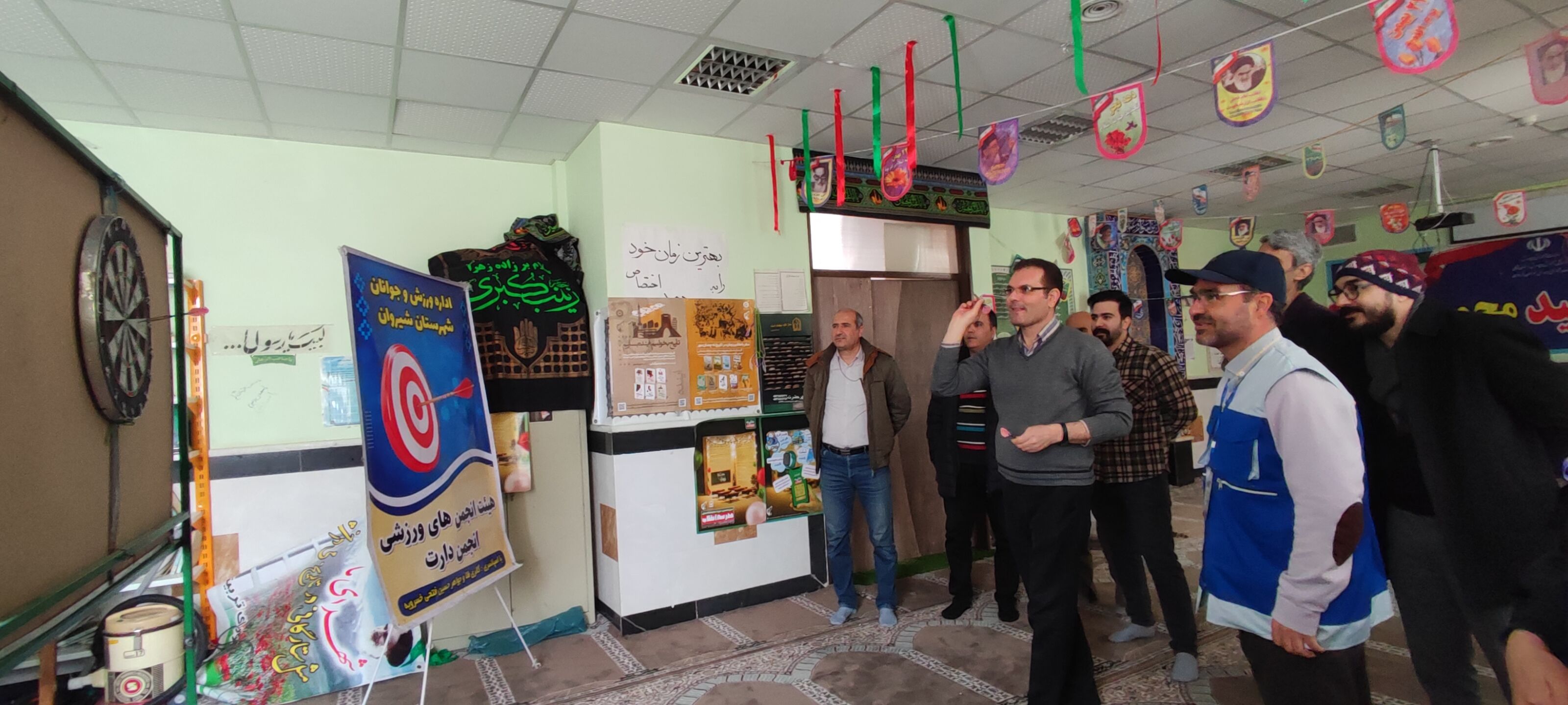 برگزاری مسابقه دارت ویژه دبیران دبیرستان شاهد ۴ شیروان