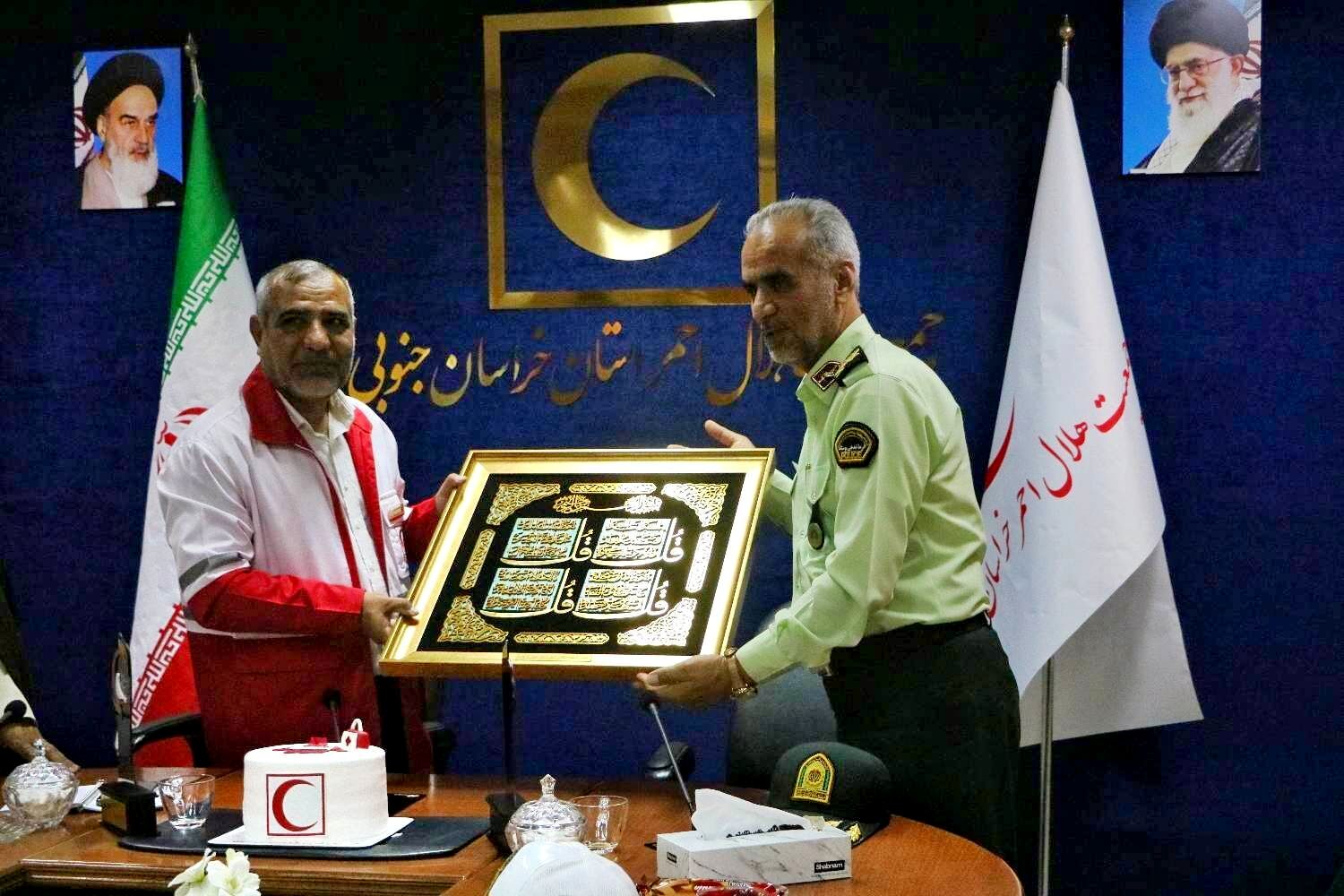 مردم با حضور به موقع هلال احمر درتمامی صحنه ها آرامش دارند