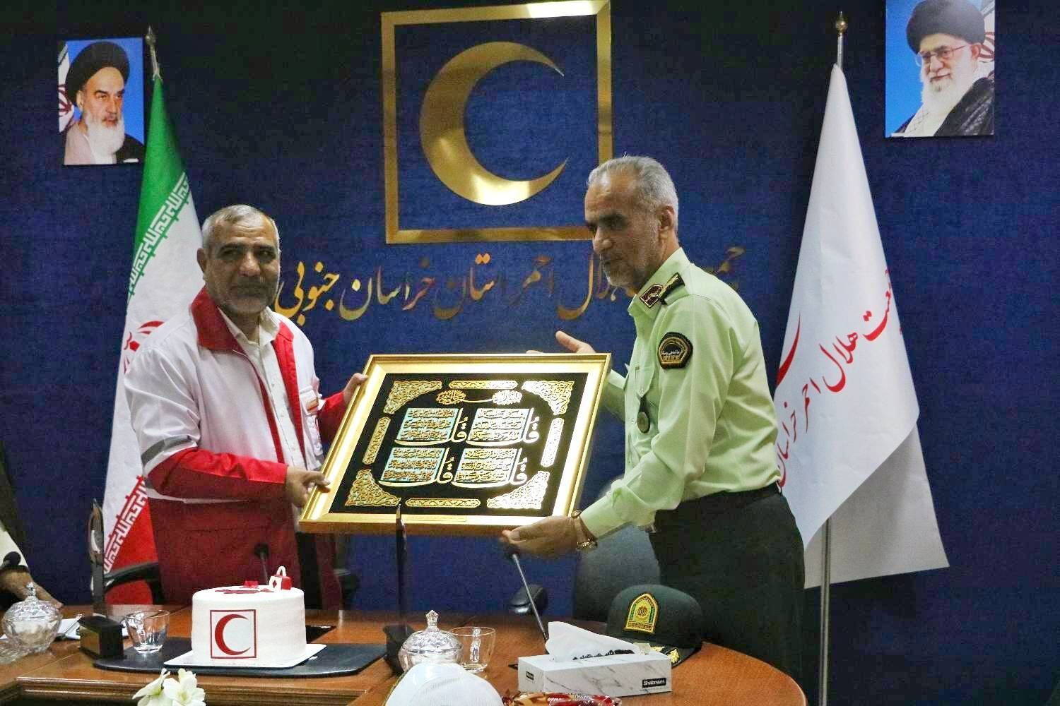 مردم با حضور به موقع هلال احمر درتمامی صحنه ها آرامش دارند