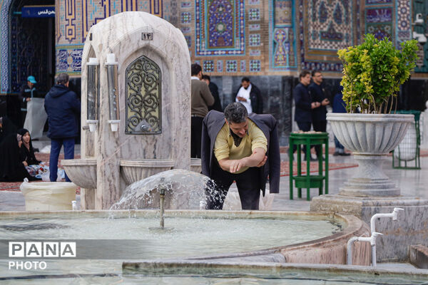 اقامه نماز عید فطر در حرم مطهر رضوی-۲
