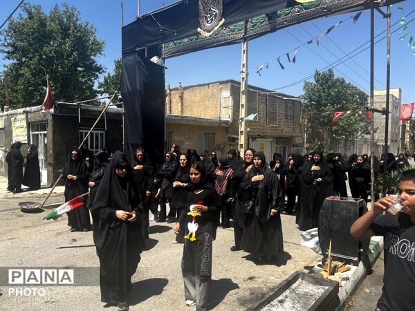 عزاداری پرشور ظهر عاشورا در شهرک ینگی امام