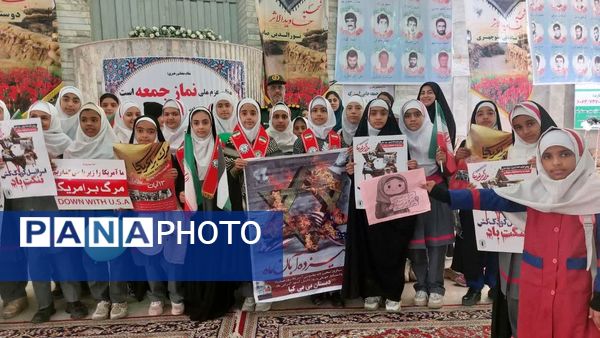 دانش آموزان دبستان بی بی کیا در راهپیمایی ۱۳ آبان