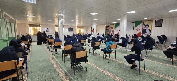 برگزاری آزمون جامع در دبیرستان شاهد فردوس بافق