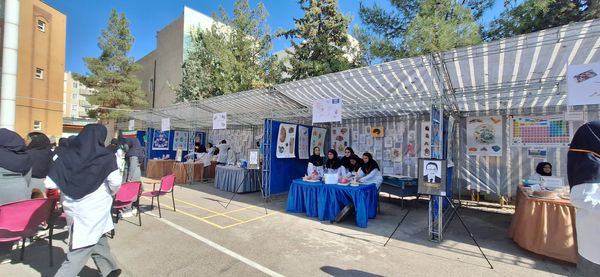 گرامیداشت روز آزمایشگاه با حضور دانش‌آموزان مقام آور دبیرستان فرزانگان ۴(قدسیه علوی)