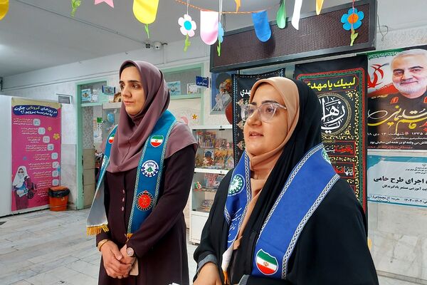 اهدا کتاب به پیشتازان فعال کهریزک 