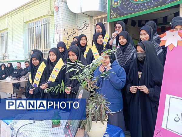 بزرگداشت هفته بسیج در دبیرستان حاج تقی نجفی نیشابور 