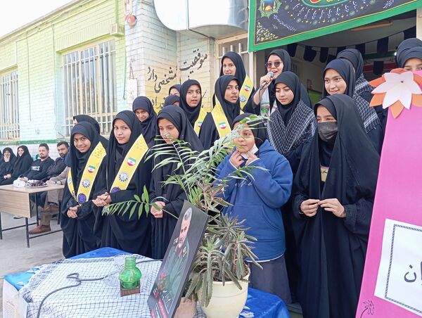 بزرگداشت هفته بسیج در دبیرستان حاج تقی نجفی نیشابور 