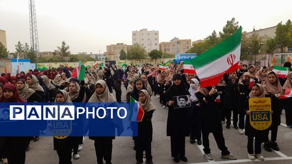 مراسم شهادت سید حسن نصرالله رهبر مدیر سیاسی در دبیرستان نورالهدی مشهد