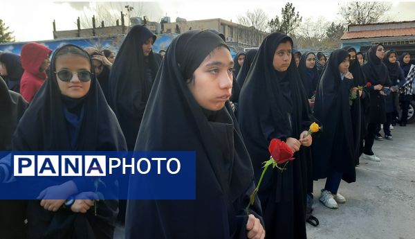 وداع دانش‌آموزان دبیرستان فرهنگیان ناحیه ۷ با شهید گمنام 