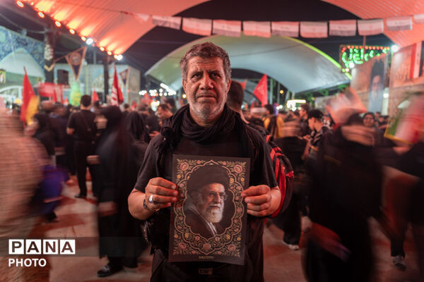 عرض ارادت زائران طریق الحسین(ع) به قائد شهید انقلاب