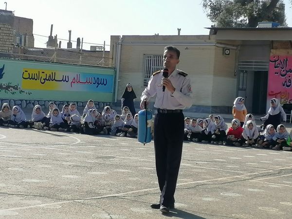 آموزش اطفاء حریق در مدرسه ناهید نخودی