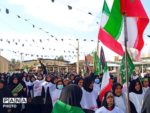 همایش بانوان کفن‌پوش لردگانی؛ جلوه‌ای از وفاداری و بیعت با امام امت