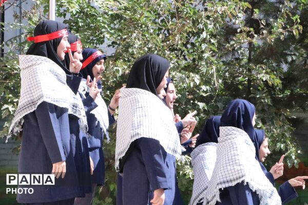 مراسم هفته دفاع مقدس با شروع سال تحصیلی جدید در بهارستان‌دو