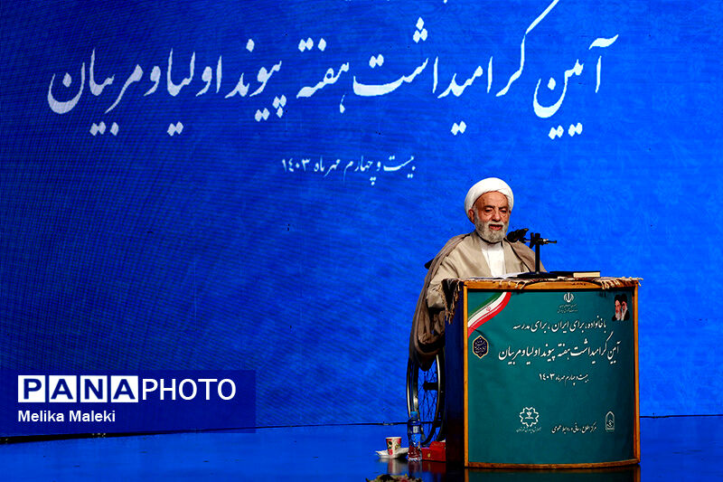 همه باید به آموزش و پرورش کمک کنند تا قوی‌ترین افراد تربیت شوند