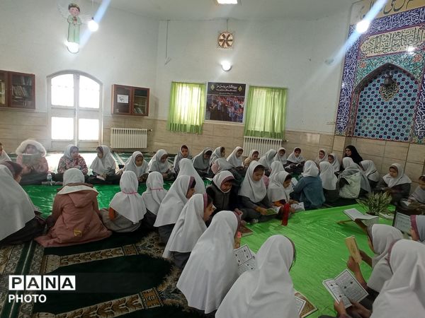 محفل انس با قرآن کریم در ماه مبارک رمضان دبستان نرجس