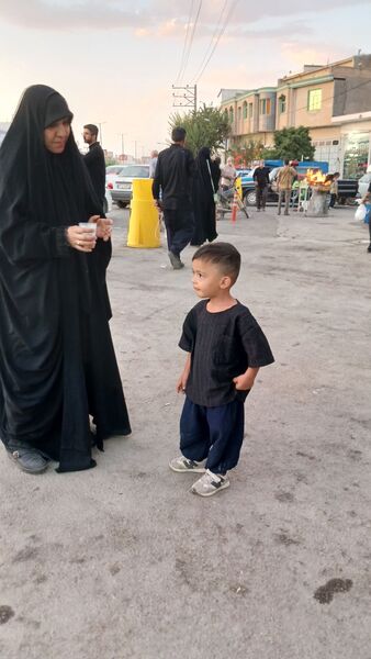 دانش‌آموزان با عشق در موکب امام حسین (ع) پذیرای زائران شدند
