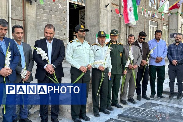 غبارروبی مزار شهدا در امام زاده حسن(ع) نسیم‌شهر