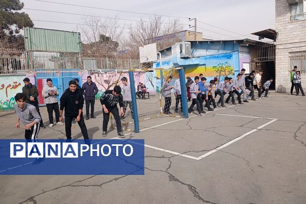 حضور پرشور دانش آموزان ناحیه دو شهرری در برنامه‌های متنوع دهه فجر و جشن انقلاب