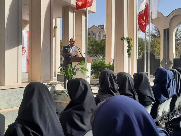 مراسم باشکوه زنگ ایثار و مقاومت در دبیرستان مصلی نژاد حضرت ام البنین