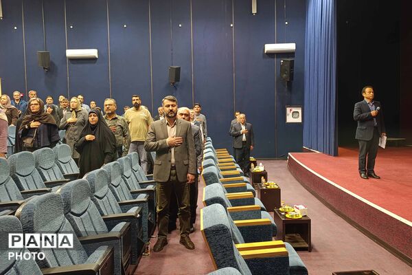 نشست مجمع عمومی انجمن اولیا و مربیان در دبیرستان نمونه دولتی ۹ دی