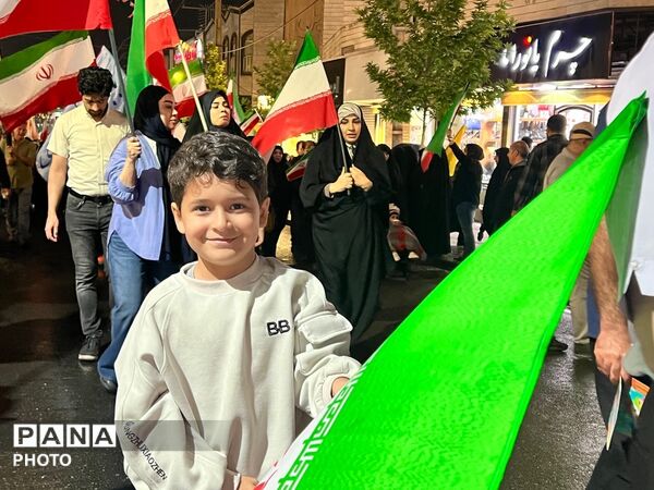 حضور مردم کرج در  شصت و چهارمین شب از تجمعات مردمی
