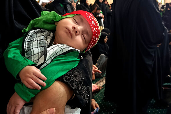 مصلی زنجان غرق در عطر علی‌اصغر(ع)