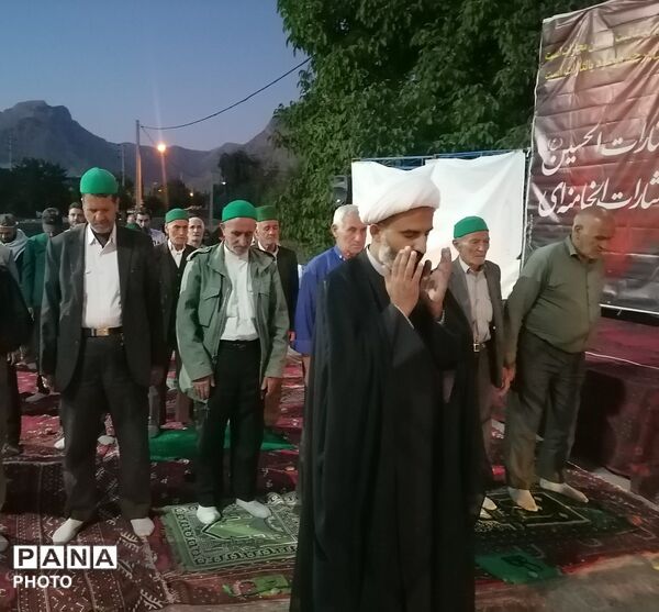 نماز جماعت همراه با اجتماعات شبانه در حسینیه شهدای شهر بار نیشابور 