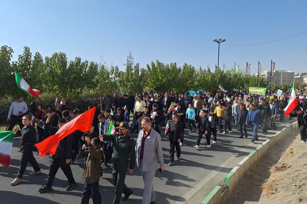 گزارش تصویری از راهپیمایی سیزده آبان در پردیس