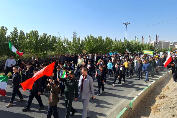 گزارش تصویری از راهپیمایی سیزده آبان در پردیس