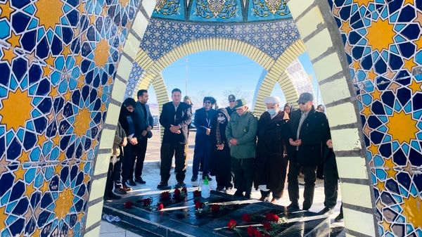 غبارروبی گلزار شهدای گمنام شهرستان باخرز