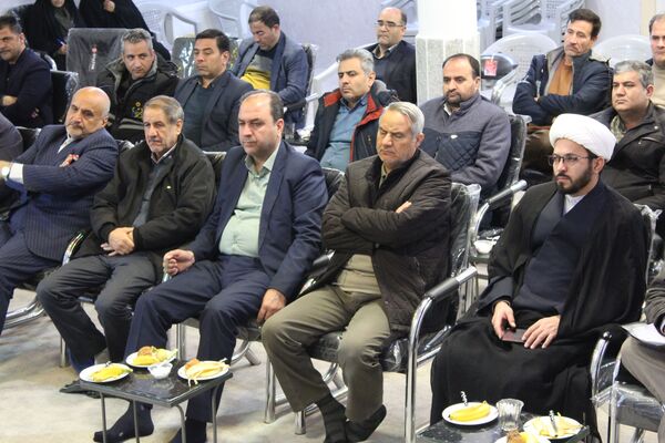 مراسم تجلیل امام جمعه از مسئولان ادارات همکار در میزخدمت نیشابور 