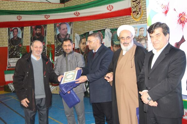یادواره شهدای جنگ تحمیلی ۱۲ روزه در دبیرستان شاهد سالارشهیدان(ع)