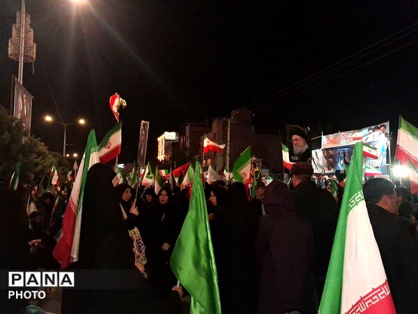 وحدت  رمز پیروزی مقابل دشمن 