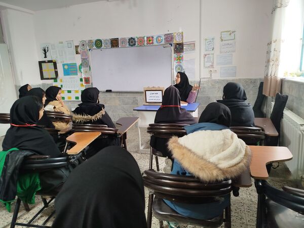 جلسه سفیران سلامت در دبیرستان شهید محمدی پور خلیل آباد 