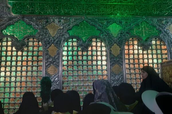 حواسم به تو نیز هست