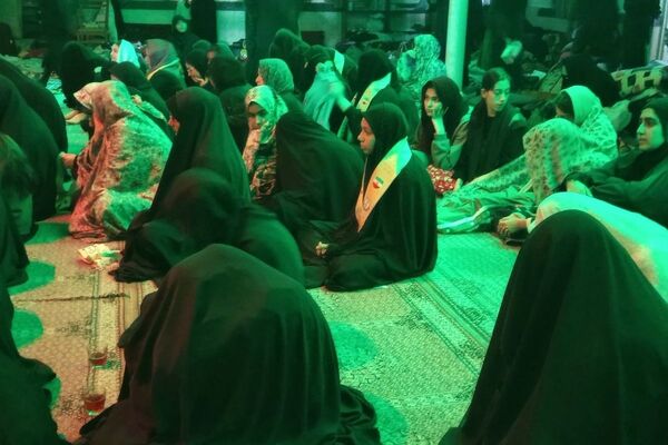 اعتکاف دانش‌آموزی رباط‌کریم با پرچم‌گردانی حضرت ابوالفضل(ع)