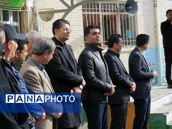 جشن انقلاب و کلنگ زنی زمین چمن دبیرستان شاهد امام حسین (ع)