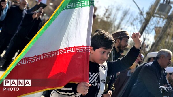 اقامه نماز جمعه و راهپیمایی باشکوه در فارسان 