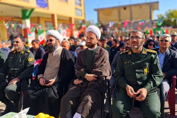 طنین زنگ انقلاب در مدرسه فرزانگان شهرستان باشت