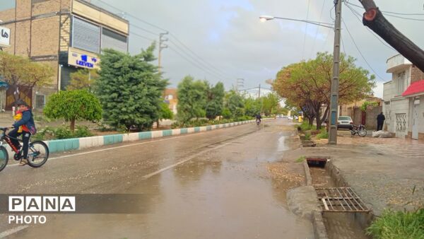 ‌‌باران رحمت الهی،باران بهاری و تماشایی باز هم مهمان شهر نیشابور شد