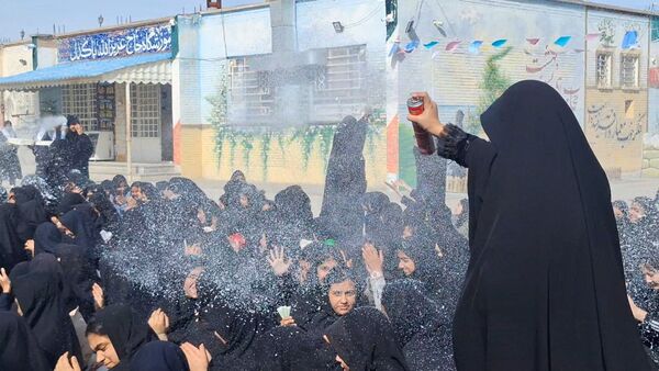 جشن دهه فجر  درمدرسه پاکدل