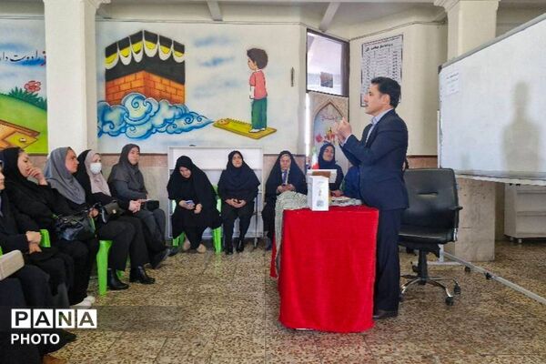 ارتقای سطح آمادگی و بنیان‌های معنوی فرهنگیان بسیجی در شهرستان قدس در مدرسه ملاصدرا